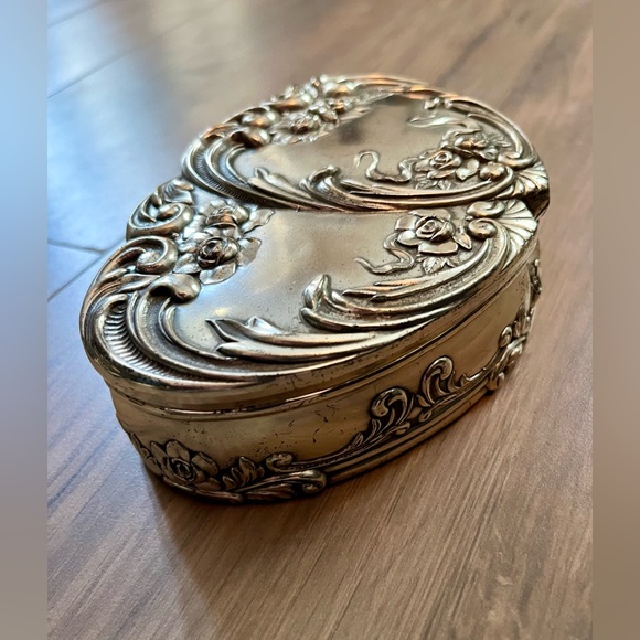 Vintage Eleanor Claire silver plated hinged trinket jewelry box - Picture 6 of 16